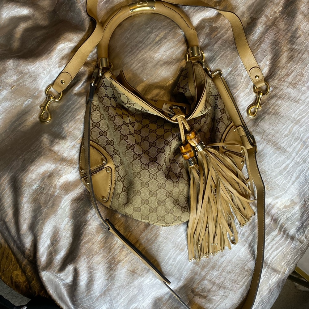 Gucci with shoulder and crossbody strap